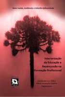 “Neste  trabalho  há  10  manuscritos  inéditos,  que são desdobramentos de dissertações de duas turmas do Programa de Pós-Graduação – Mestrado em Saúde Coletiva e,  também,  de  artigos  originários  da  Residência  Médica – Medicina de Família e Comunidade da Universidade do Planalto Catarinense (UNIPLAC). Com 56 anos de existência, somente em 1999 foi reconhecida como Universidade e passou a fazer parte da Associação Catarinense das Fundações Educacionais (ACAFE), que congrega fundações criadas por lei municipal, como o caso da UNIPLAC e pelo Estado, como o da Universidade de Santa Catarina (UDESC). A obra é dividida em três capítulos compostos  por  artigos  nas seguintes temáticas: Capítulo 1 – DIMENSÕES DA SAÚDE:  ampliando o olhar sobre integralidade e a centralidade de dados populacionais – contemplando a percepção de profissionais  de  equipes  de  saúde  da  família,  enfatiza  a importância de discussão acerca do tema da integralidade no cotidiano das práticas das equipes de saúde da família. Além disso, evidencia a centralidade de resultados de pesquisas que contemplem dados advindos, neste caso, de inquérito de base populacional, uma vez que há inúmeros aspectos  que  podem  subsidiar  as  linhas  de  cuidados prioritárias e que são trazidas à luz a partir de situações e problemas de saúde específicos. O  Capítulo  2  –  PRODUÇÕES  CIENTÍFICAS  DA RESIDÊNCIA:  diálogos  sobre  cidadãos  e  equipes  de  saúde –  contempla  três  artigos,  frutos  de  trabalhos  de  final  de curso de residentes de Medicina de Família e Comunidade, demonstra  as  múltiplas  possibilidades  de  pesquisa e contribui para ampliar, no processo de formação e educação profissional, a interlocução entre os atores sociais envolvidos na assistência e no cuidado à saúde. O  Capítulo  3  –  RELAÇÕES  TERRITORIAIS, COMPLEXIDADE DE PROBLEMAS AMBIENTAIS E SAÚDE DO TRABALHADOR – contempla dois estudos que apresentam a importância da abordagem interdisciplinar para objetos complexos de pesquisa, como aqueles situados na interface entre  ambiente  e  saúde,  com  metodologias  criativas  e inovadoras.” Trechos da apresentação.