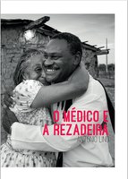 Nesta história, que se passa no sertão de Sergipe, Antônio Lino mergulha na história e alma de uma senhora, matriarca, parteira e líder espiritual de uma comunidade quilombola, e do médico cubano que agora assiste a comunidade. Uma narrativa que mostra a potência da combinação dos saberes popular, espiritual, técnico e científico quando isso é feito com generosidade, humildade, respeito e em prl da saúde e do bem viver das pessoas. Como dito no prefácio do livro: “A história que Lino nos traz é uma lição primorosa e emocionante de alteridade, diálogo, compreensão e composição. Vale para o futuro profissional de saúde, para um estudante de antropologia, para qualquer profissional ou pessoa que adentra um mundo diferente do seu, para todos aqueles que querem fazer de si seres humanos melhores e do mundo um lugar melhor para viver.”